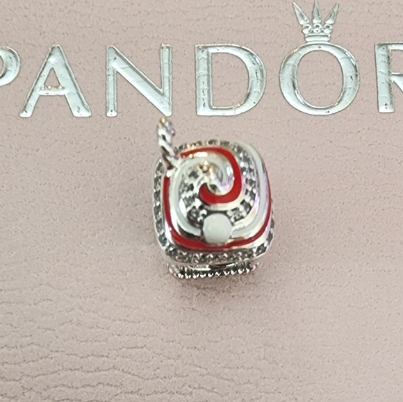 Pandora Festive Gingerbread House Charm - Picture 3 of 7